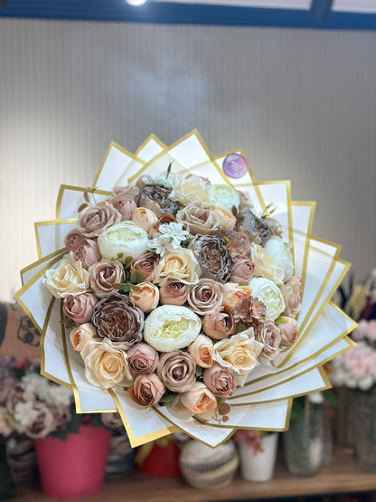 Krem ve Kahve Boheme Gül Buketi – Lüks ve Zamansız Tasarım